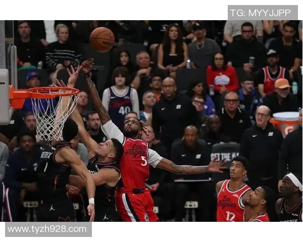 快船四连败暴露防守漏洞，哈登13分13助攻难阻布克准三双，太阳团队篮球取胜